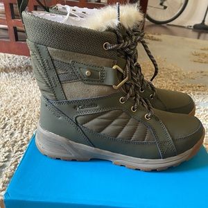 Columbia women 6.5 boots